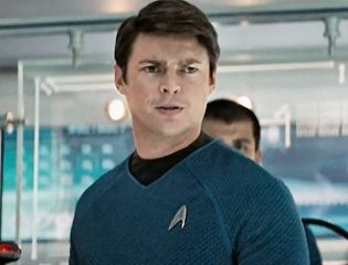 Leonard_-Bones-_McCoy_(from_Star_Trek_2009)